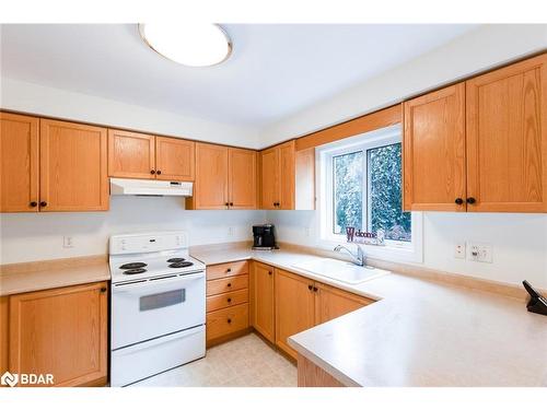 56 Stoneybrook Crescent, Barrie, ON - Indoor Photo Showing Kitchen