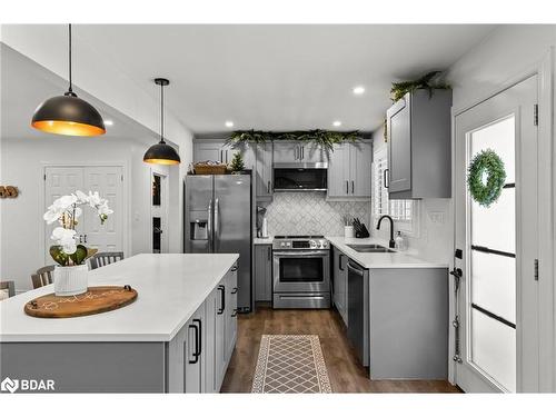 1551 Gill Road, Midhurst, ON - Indoor Photo Showing Kitchen With Double Sink With Upgraded Kitchen