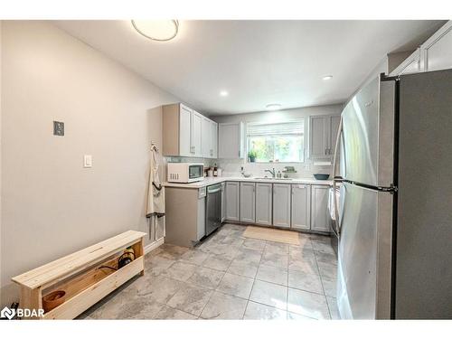 Lower-63 Gunn Street, Barrie, ON - Indoor Photo Showing Kitchen