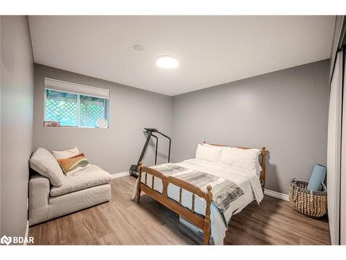 Lower-63 Gunn Street, Barrie, ON - Indoor Photo Showing Bedroom