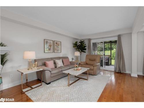 108 Garden Drive, Barrie, ON - Indoor Photo Showing Living Room