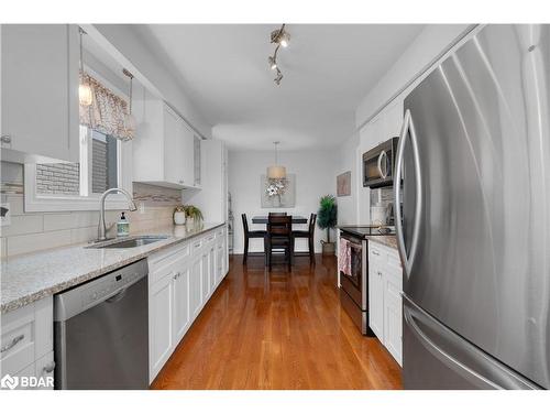 108 Garden Drive, Barrie, ON - Indoor Photo Showing Kitchen With Stainless Steel Kitchen With Upgraded Kitchen