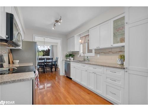 108 Garden Drive, Barrie, ON - Indoor Photo Showing Kitchen