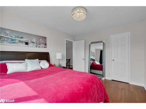 108 Garden Drive, Barrie, ON - Indoor Photo Showing Bedroom