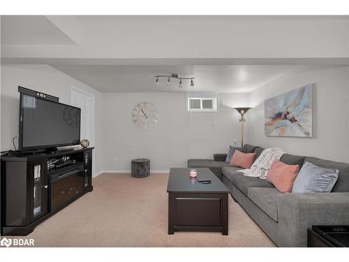 108 Garden Drive, Barrie, ON - Indoor Photo Showing Living Room