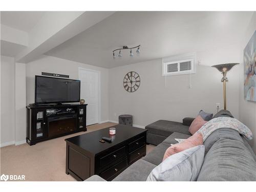 108 Garden Drive, Barrie, ON - Indoor Photo Showing Living Room