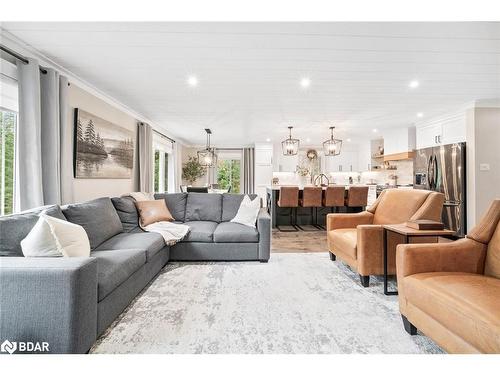 8 Crystalwood Lane, Midhurst, ON - Indoor Photo Showing Living Room