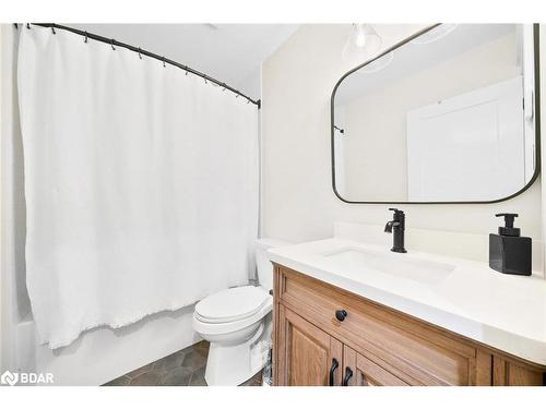 8 Crystalwood Lane, Midhurst, ON - Indoor Photo Showing Bathroom