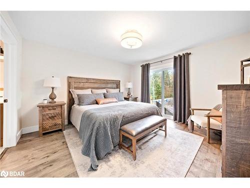 8 Crystalwood Lane, Midhurst, ON - Indoor Photo Showing Bedroom