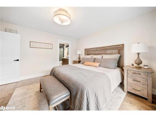 8 Crystalwood Lane, Midhurst, ON - Indoor Photo Showing Bedroom