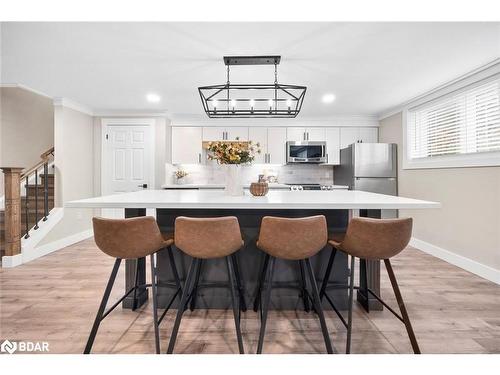 8 Crystalwood Lane, Midhurst, ON - Indoor Photo Showing Dining Room