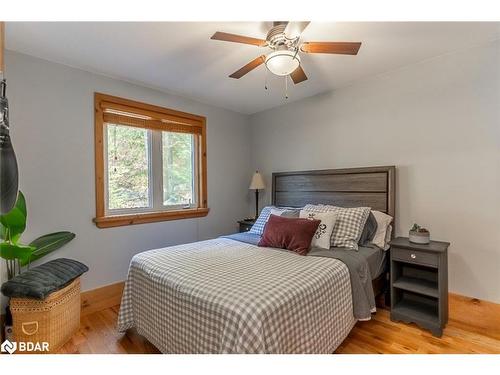 3978 South Portage Road, Lake Of Bays, ON - Indoor Photo Showing Bedroom