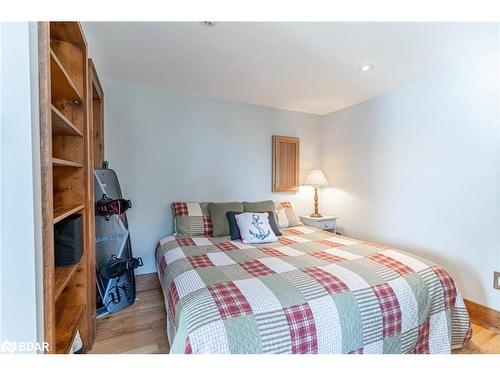 3978 South Portage Road, Lake Of Bays, ON - Indoor Photo Showing Bedroom