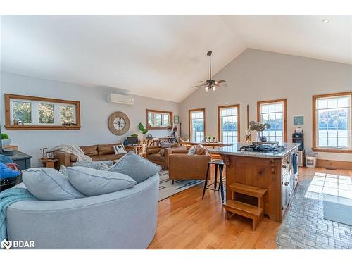 3978 South Portage Road, Lake Of Bays, ON - Indoor Photo Showing Living Room