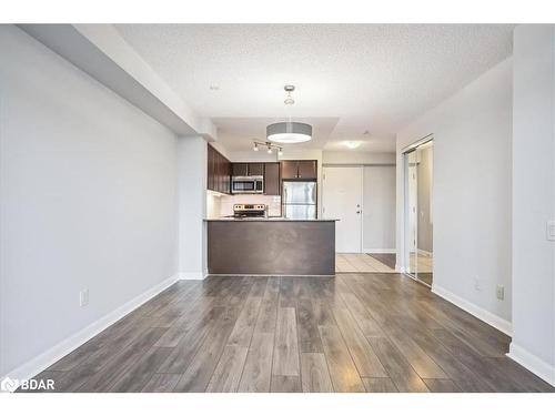 405-525 Wilson Avenue, North York, ON - Indoor Photo Showing Kitchen