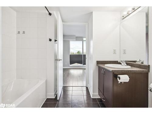 405-525 Wilson Avenue, North York, ON - Indoor Photo Showing Bathroom