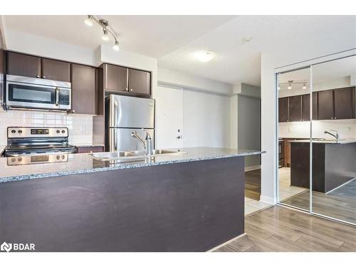 405-525 Wilson Avenue, North York, ON - Indoor Photo Showing Kitchen With Stainless Steel Kitchen With Double Sink