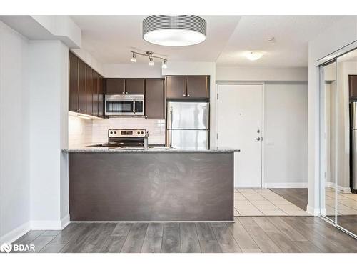 405-525 Wilson Avenue, North York, ON - Indoor Photo Showing Kitchen