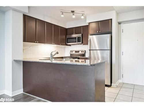 405-525 Wilson Avenue, North York, ON - Indoor Photo Showing Kitchen With Stainless Steel Kitchen