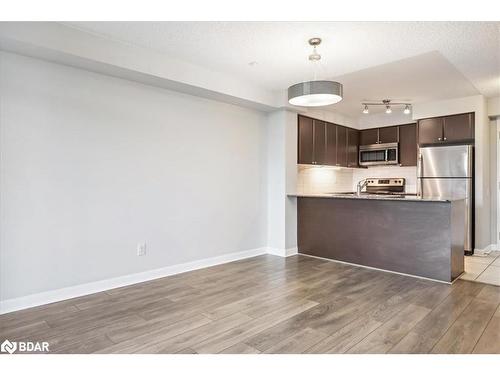 405-525 Wilson Avenue, North York, ON - Indoor Photo Showing Kitchen