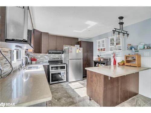 125 Hoyt Avenue, Victoria Harbour, ON - Indoor Photo Showing Kitchen