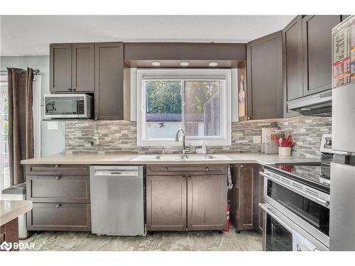 125 Hoyt Avenue, Victoria Harbour, ON - Indoor Photo Showing Kitchen With Double Sink With Upgraded Kitchen