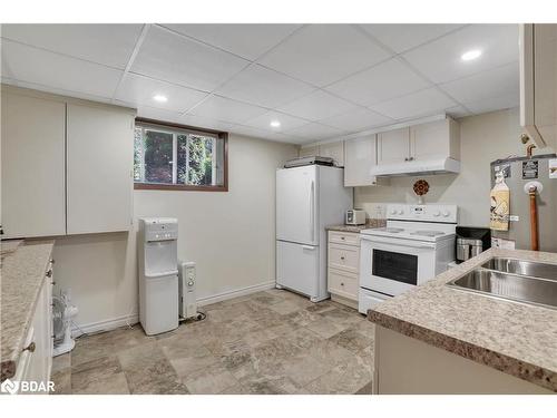 125 Hoyt Avenue, Victoria Harbour, ON - Indoor Photo Showing Kitchen With Double Sink