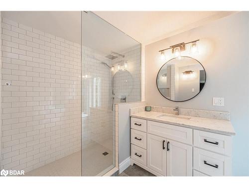 8071 4Th Line, Angus, ON - Indoor Photo Showing Bathroom