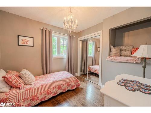 8071 4Th Line, Angus, ON - Indoor Photo Showing Bedroom