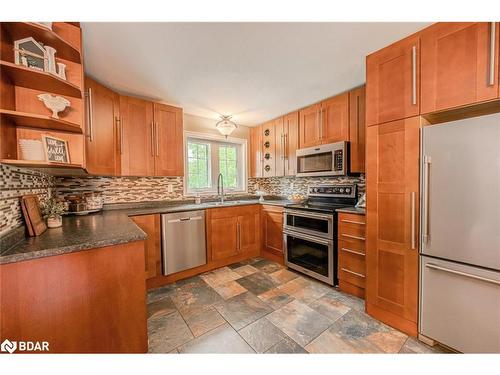 8071 4Th Line, Angus, ON - Indoor Photo Showing Kitchen With Stainless Steel Kitchen