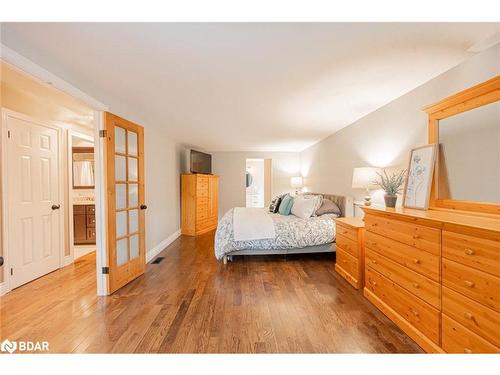 8071 4Th Line, Angus, ON - Indoor Photo Showing Bedroom