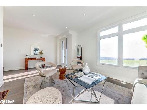 821 Port Darlington Road, Bowmanville, ON - Indoor Photo Showing Living Room