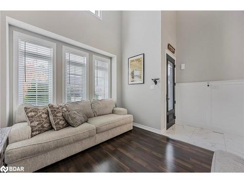 21 Moreau Way, Springwater, ON - Indoor Photo Showing Living Room