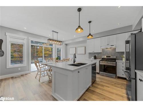 21 Moreau Way, Springwater, ON - Indoor Photo Showing Kitchen With Double Sink With Upgraded Kitchen