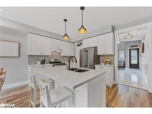 21 Moreau Way, Springwater, ON - Indoor Photo Showing Kitchen With Double Sink With Upgraded Kitchen