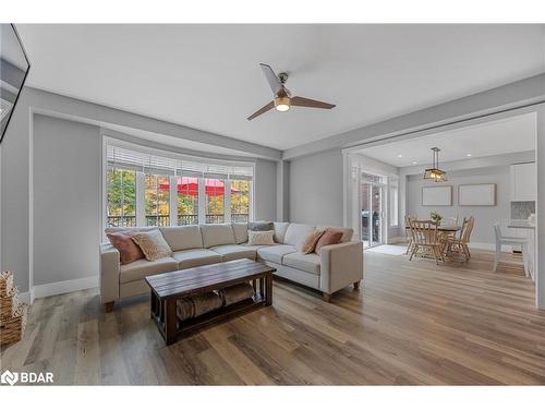 21 Moreau Way, Springwater, ON - Indoor Photo Showing Living Room