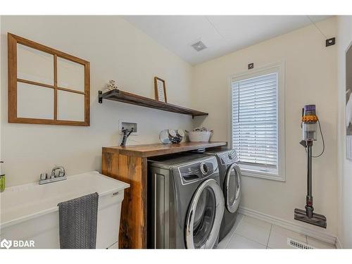 21 Moreau Way, Springwater, ON - Indoor Photo Showing Laundry Room