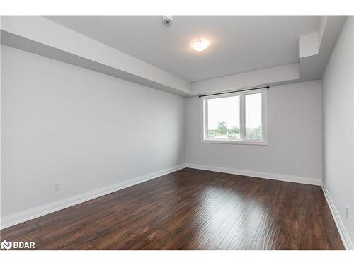 310-299 Cundles Road E, Barrie, ON - Indoor Photo Showing Other Room