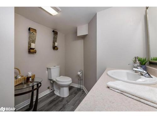 9 Cuthbert Street, Barrie, ON - Indoor Photo Showing Bathroom