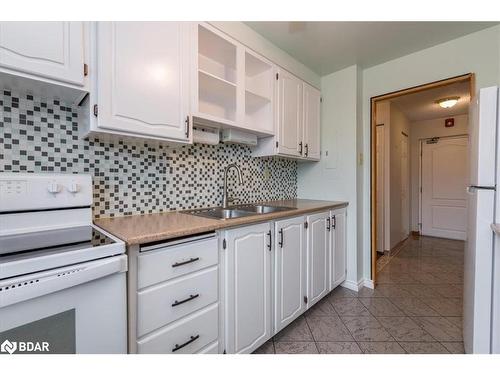 103-414 Blake Street, Barrie, ON - Indoor Photo Showing Kitchen