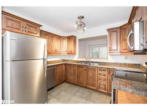 9 Briarwood Drive, Alliston, ON - Indoor Photo Showing Kitchen With Stainless Steel Kitchen With Double Sink