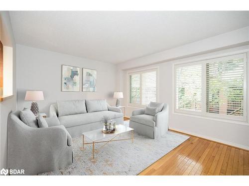 9 Briarwood Drive, Alliston, ON - Indoor Photo Showing Living Room