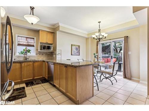 146 Whitby Shores Greenway, Whitby, ON - Indoor Photo Showing Kitchen