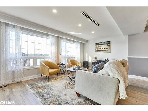 81 Laird Drive, Lindsay Twp, ON - Indoor Photo Showing Living Room