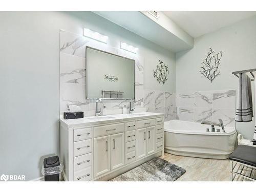 81 Laird Drive, Lindsay Twp, ON - Indoor Photo Showing Bathroom