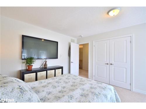 56 Oliver'S Mill Road, Barrie, ON - Indoor Photo Showing Bedroom