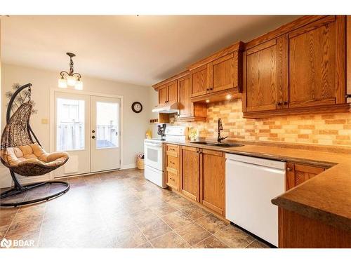 116 Herrell Avenue, Barrie, ON - Indoor Photo Showing Kitchen