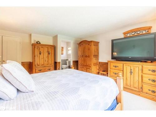 116 Herrell Avenue, Barrie, ON - Indoor Photo Showing Bedroom