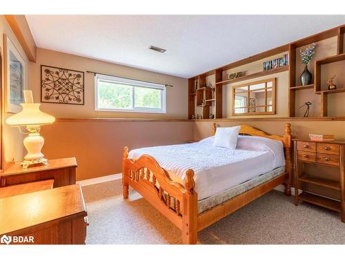 116 Herrell Avenue, Barrie, ON - Indoor Photo Showing Bedroom