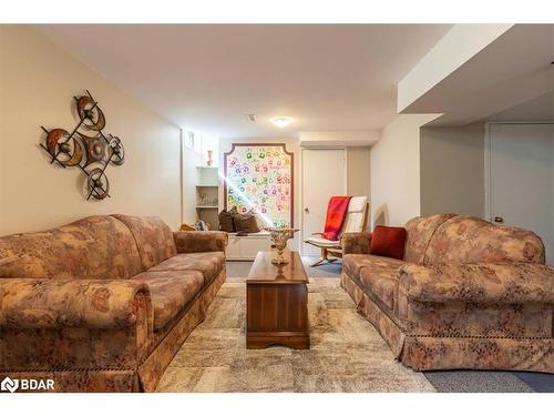 116 Herrell Avenue, Barrie, ON - Indoor Photo Showing Living Room